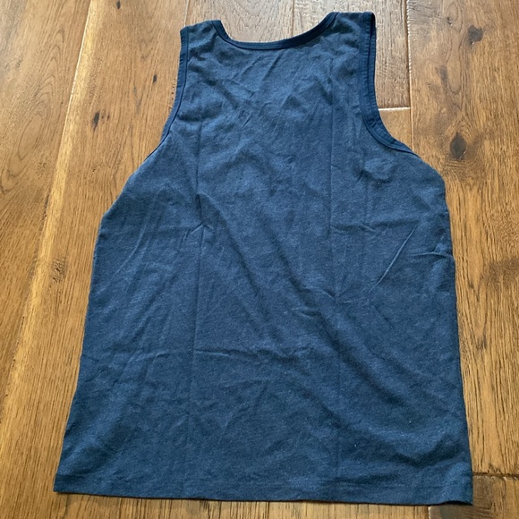 Old navy tank - Picture 2 of 4